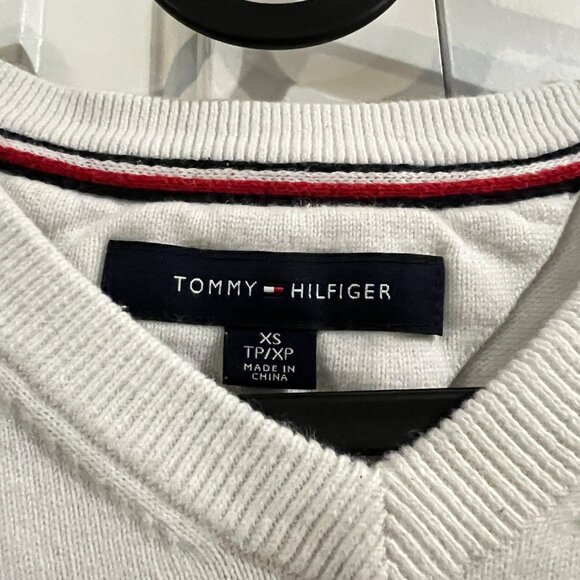 Unisex Tommy Hilfiger V Neck sweatshirt Size XS - Picture 2 of 4